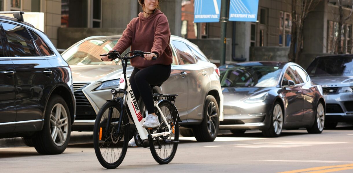 casco bici città