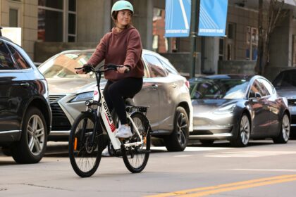 casco bici città