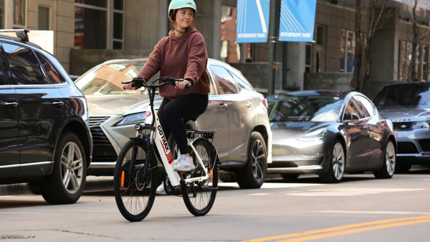 casco bici città